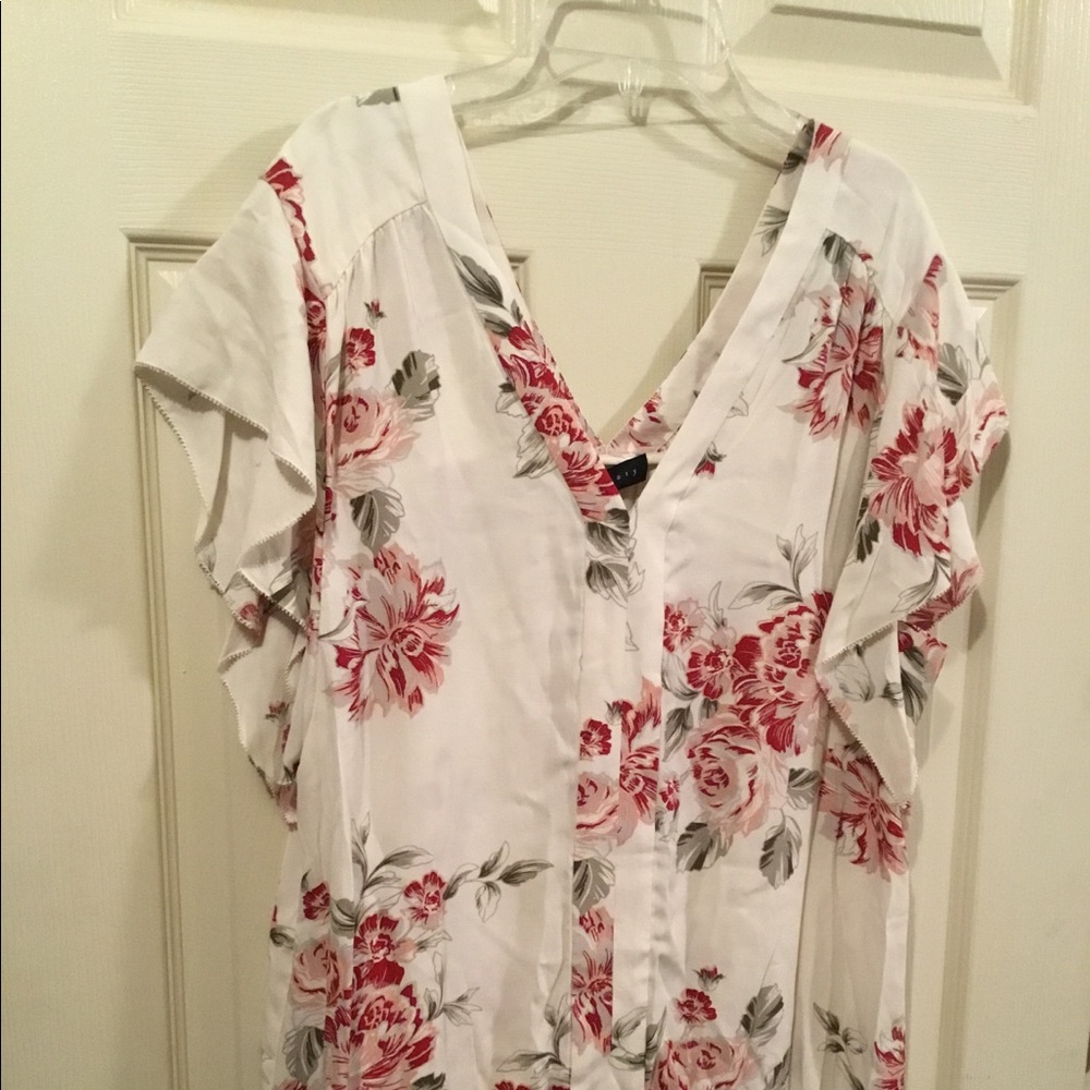 Women’s sleeveless multicolor V neck top XL